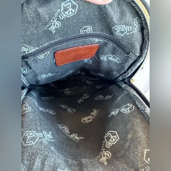 Valentina Made In Italy Black Leather Convertible Sling Bag Backpack - Picture 8 of 16